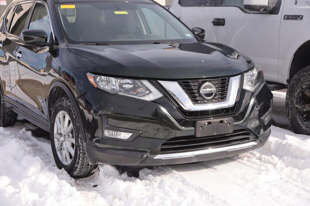 Used 2018 Nissan Rogue SV image 2