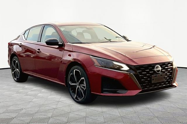 Used 2023 Nissan Altima 2.5 SR w/ SR Premium Package image 1