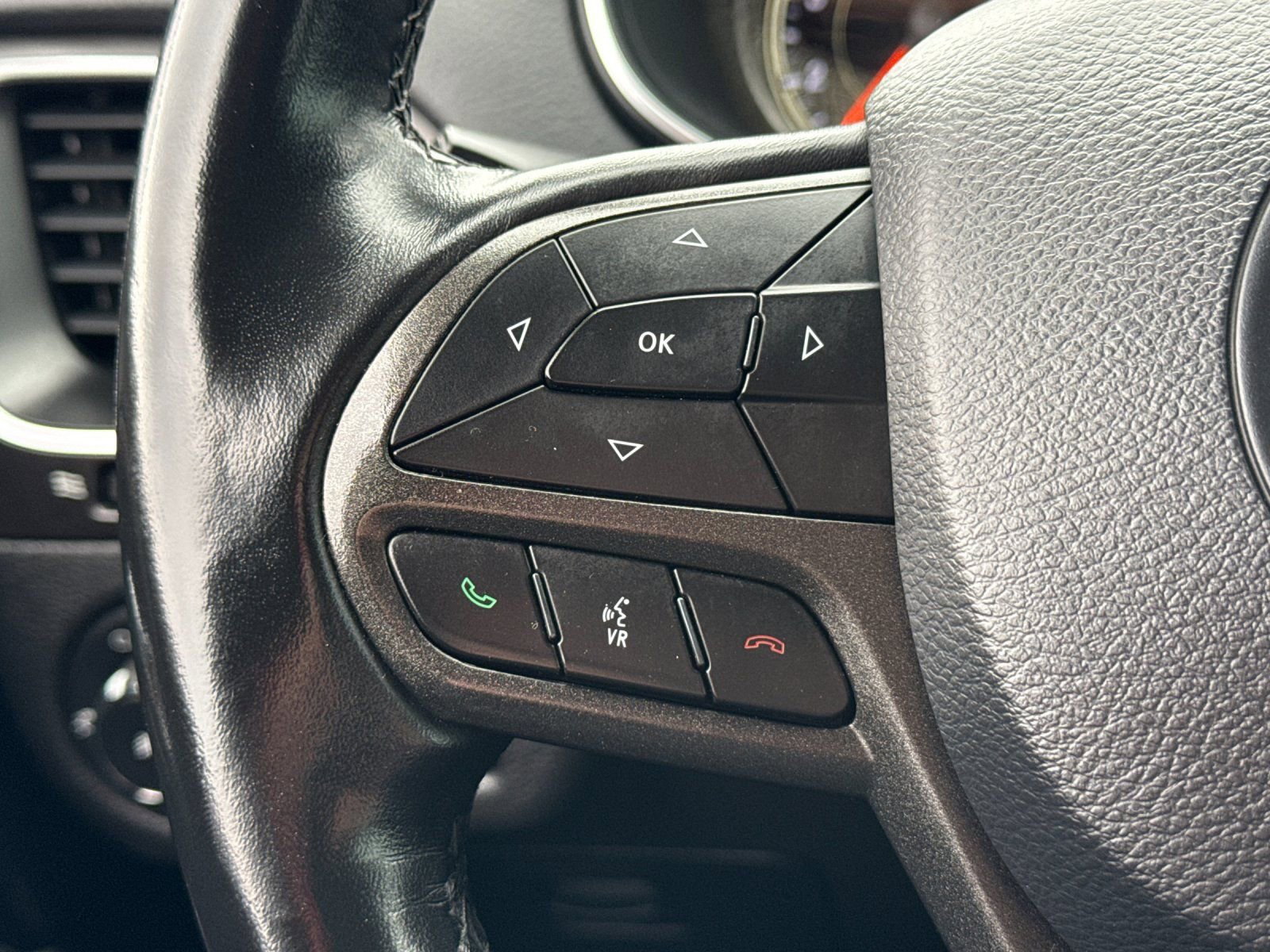 Used 2020 Jeep Cherokee Trailhawk w/ Technology Group image 28