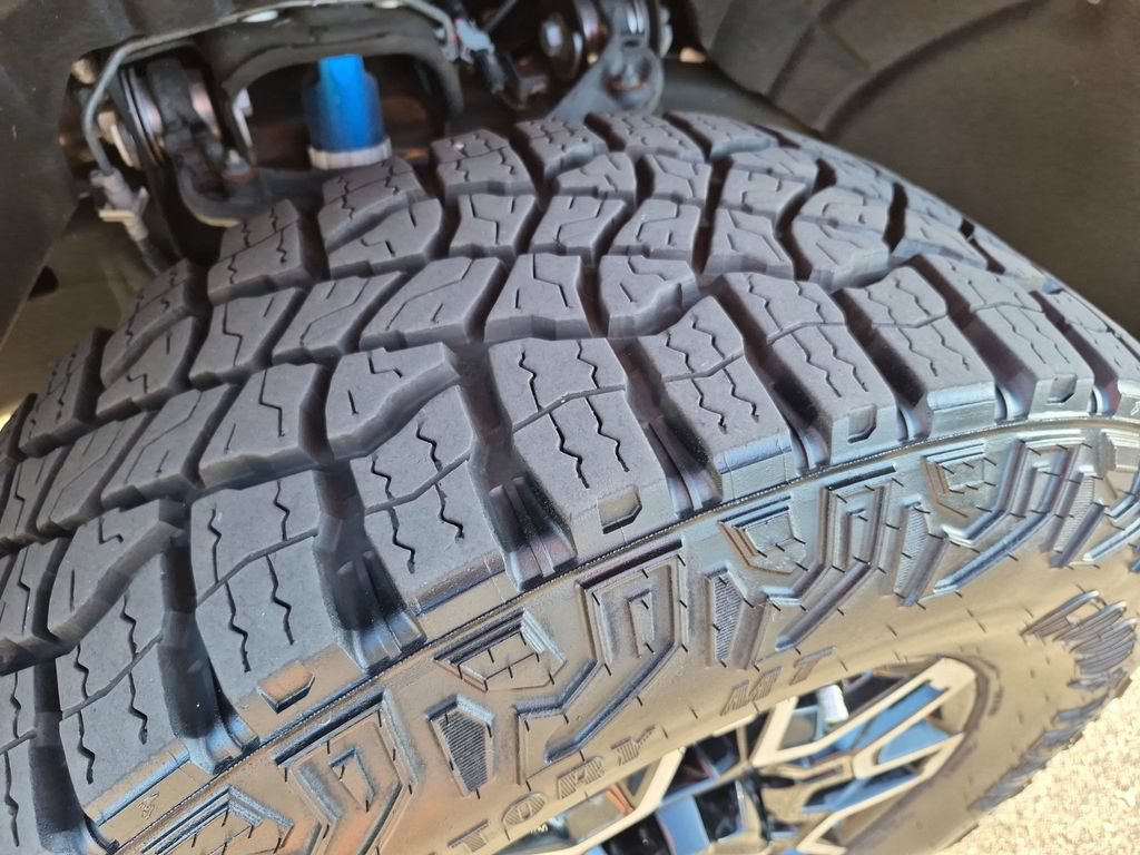 Used 2025 GMC Sierra 2500 AT4X AWD/4WD image 19