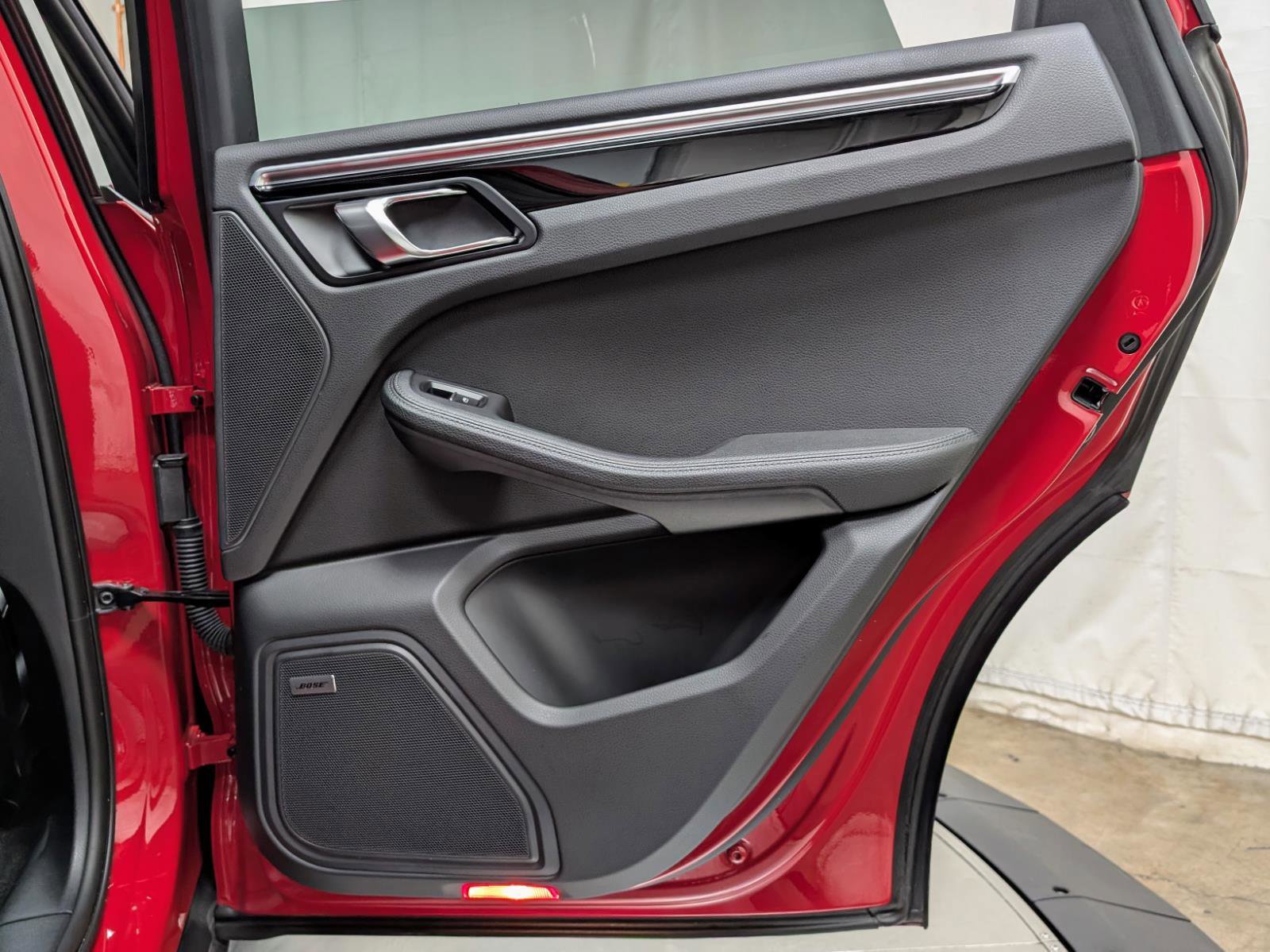 Used 2024 Porsche Macan w/ Premium Plus Package image 21