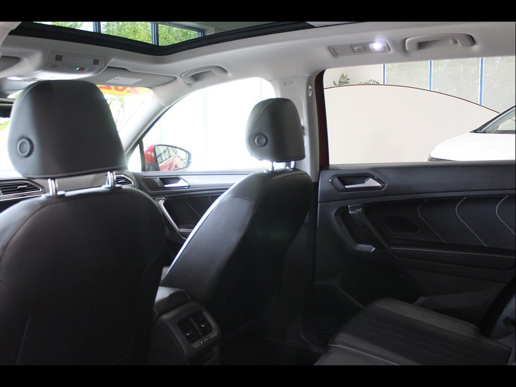 Used 2022 Volkswagen Tiguan SE AWD/4WD image 16