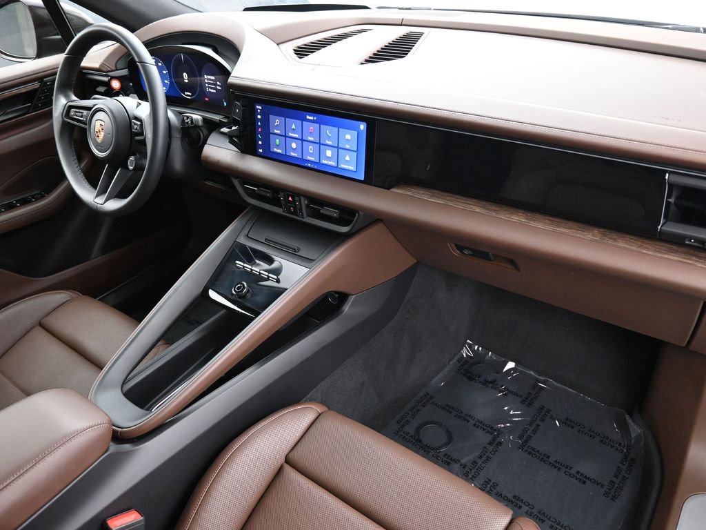 Certified 2025 Porsche Macan Electric image 29