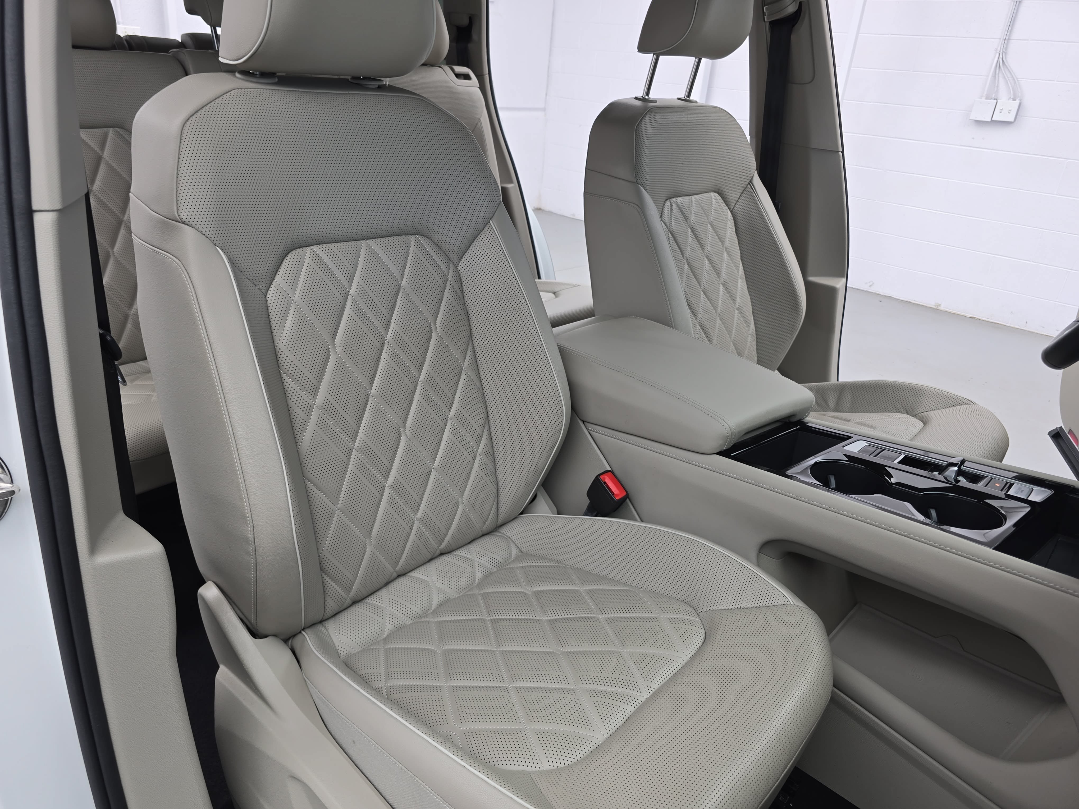 Certified 2024 Volkswagen Atlas SEL Premium R-Line AWD/4WD image 10