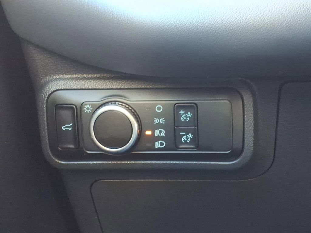 Used 2025 Ford Explorer Active image 18