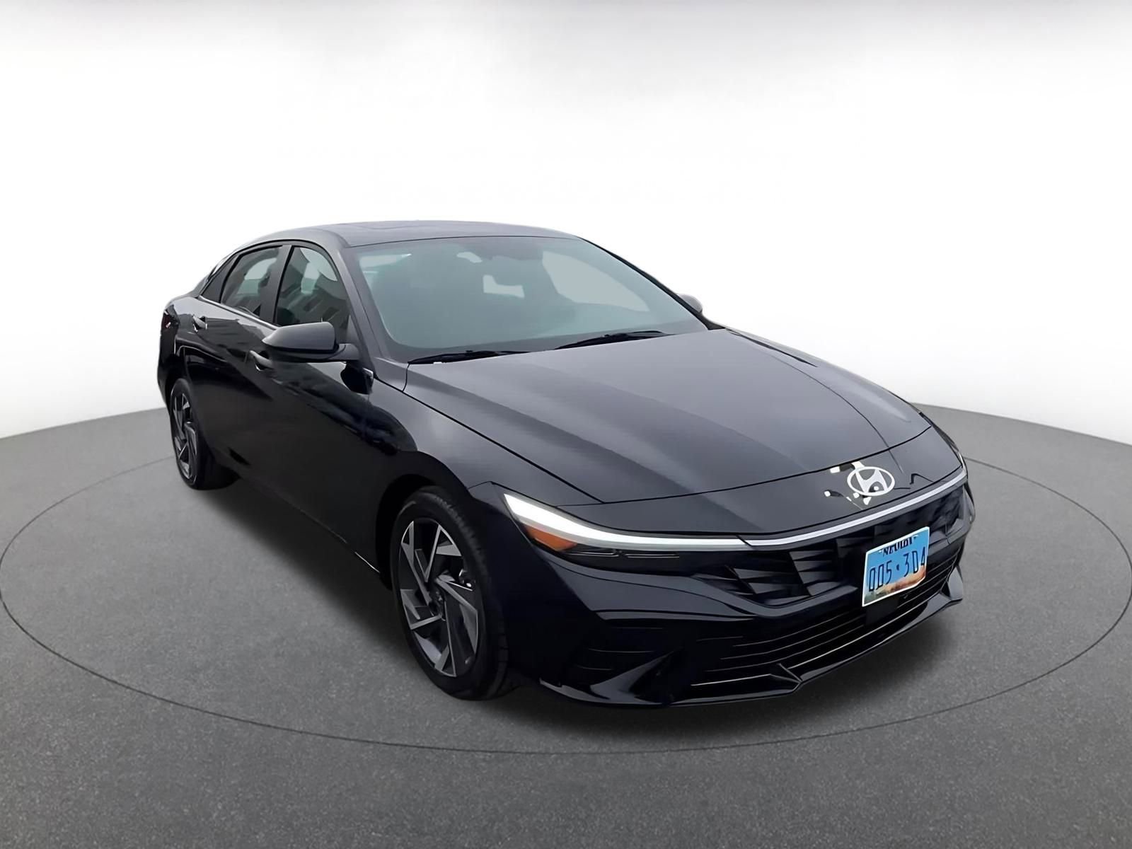 Used 2025 Hyundai Elantra SEL image 3