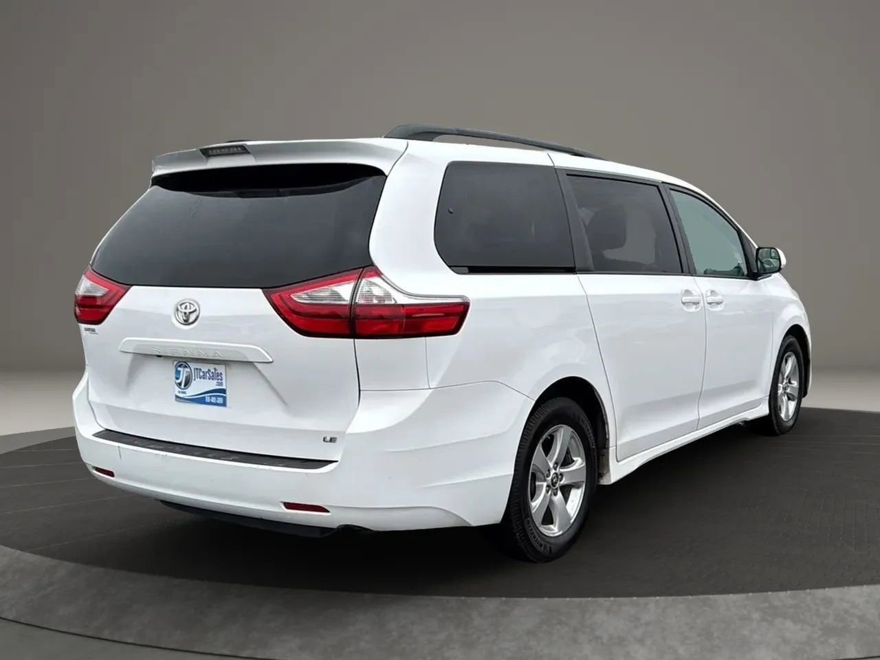 Used 2018 Toyota Sienna LE image 14