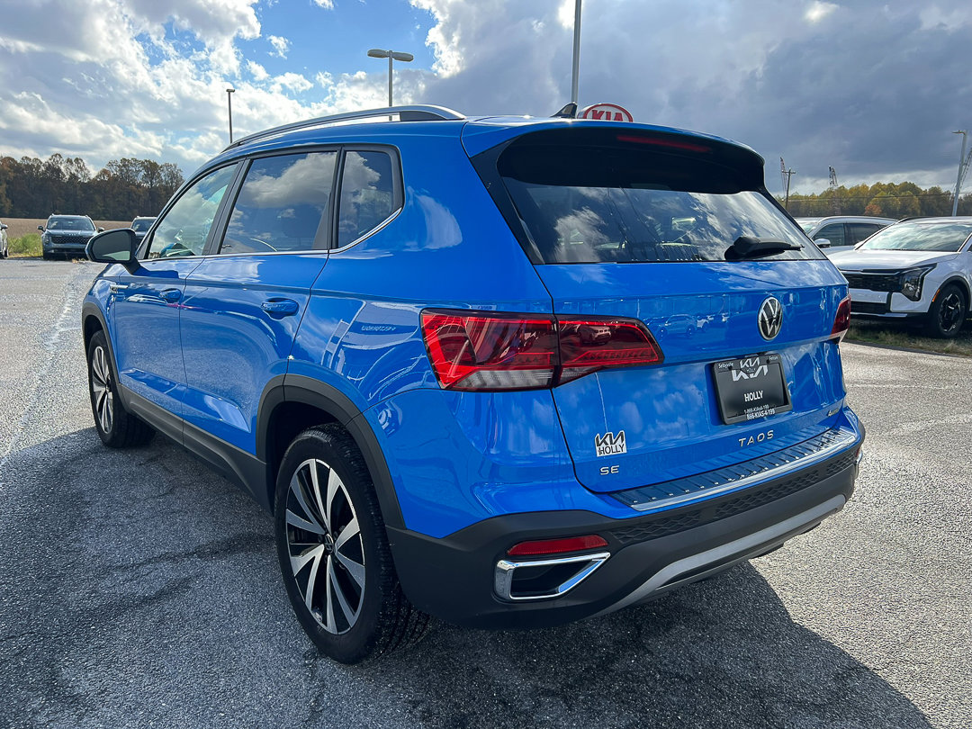 Used 2023 Volkswagen Taos SE image 3