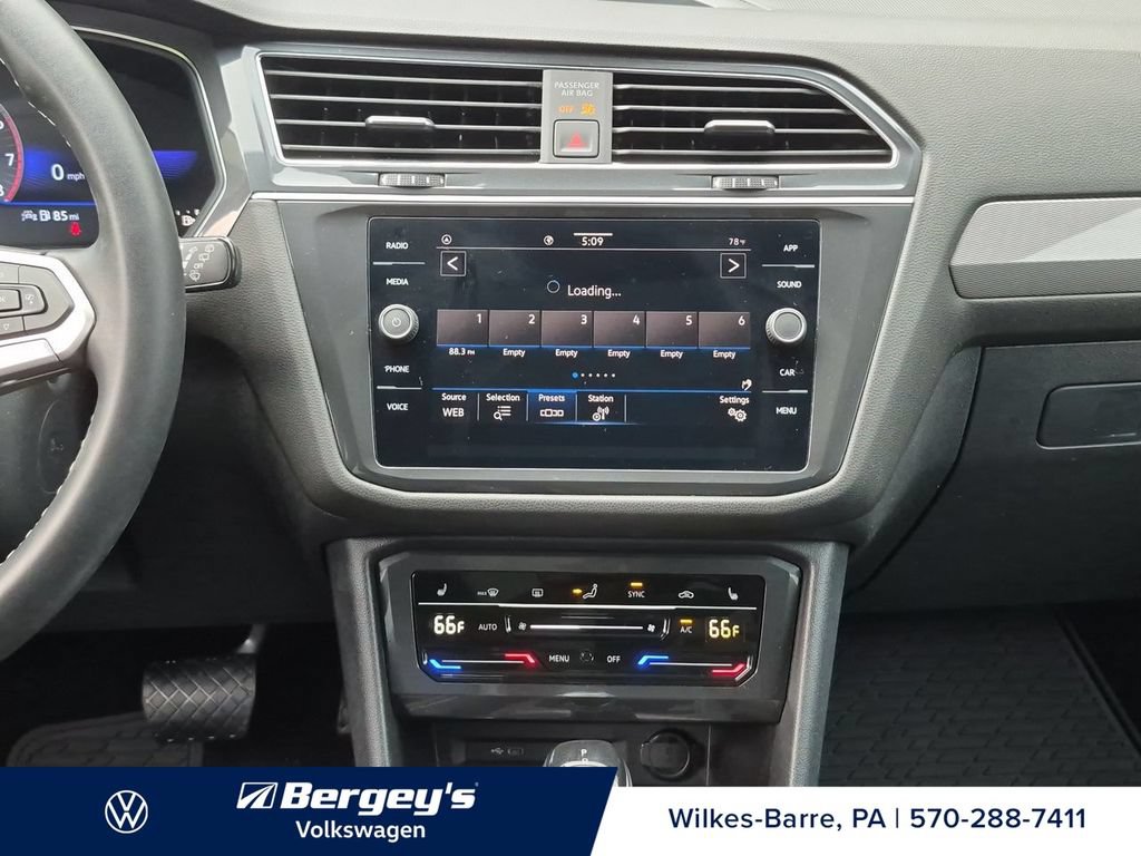 Certified 2023 Volkswagen Tiguan SE w/ Panoramic Sunroof Package FWD image 23