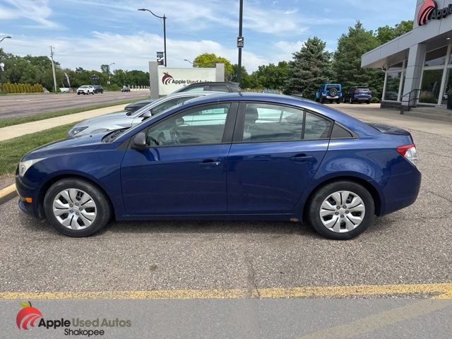 Used 2013 Chevrolet Cruze LS FWD image 4