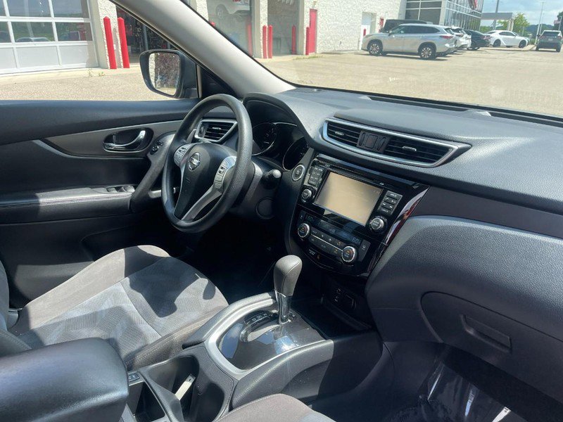 Used 2016 Nissan Rogue SV w/ SV Premium Package AWD/4WD image 9