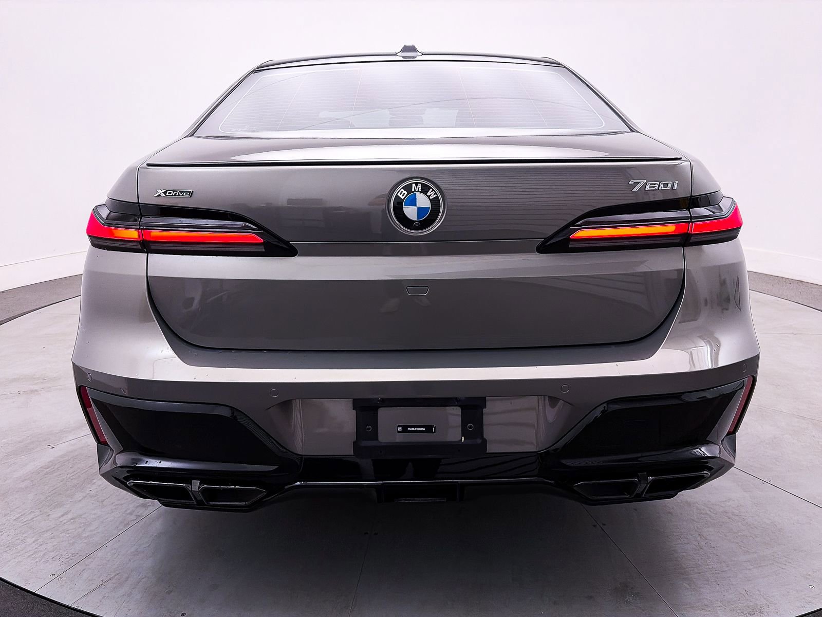 Used 2024 BMW 760i xDrive AWD/4WD image 17