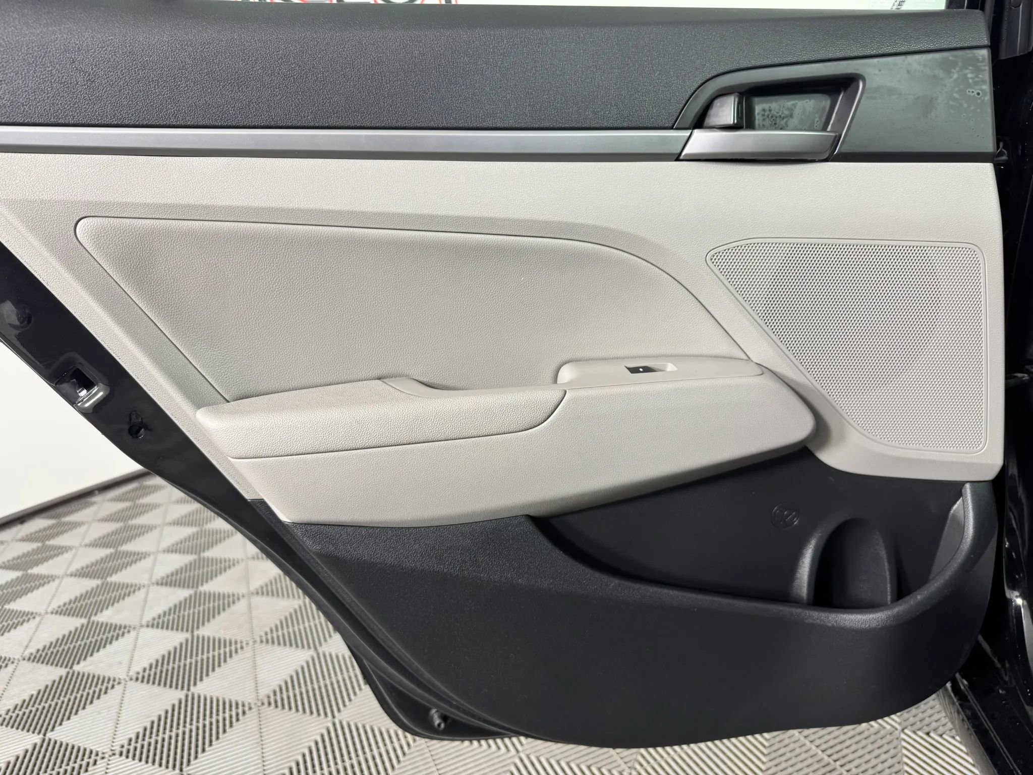 Used 2017 Hyundai Elantra Limited FWD image 40