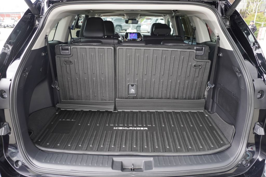 Certified 2024 Toyota Highlander XLE AWD/4WD image 8
