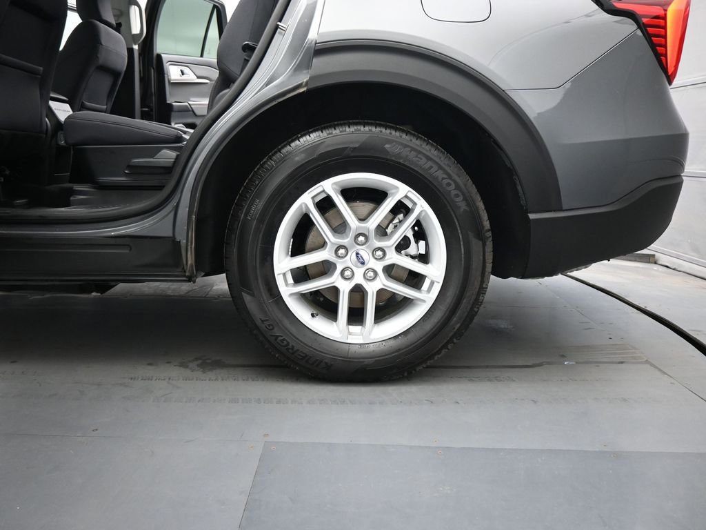 Certified 2025 Ford Explorer Active image 19
