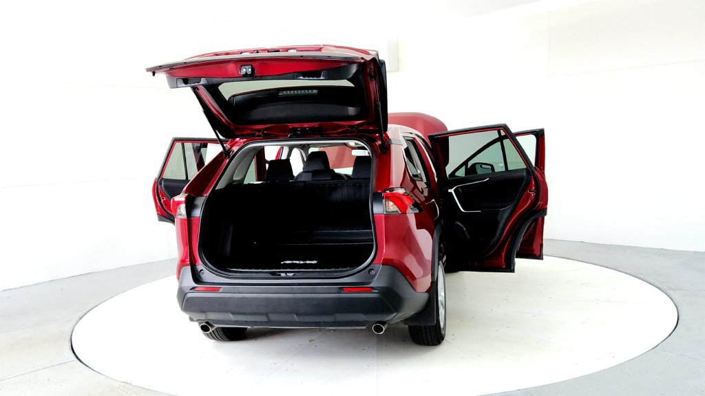 Used 2025 Toyota RAV4 LE AWD/4WD image 11