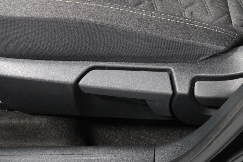 Used 2025 Nissan Kicks SV FWD image 24