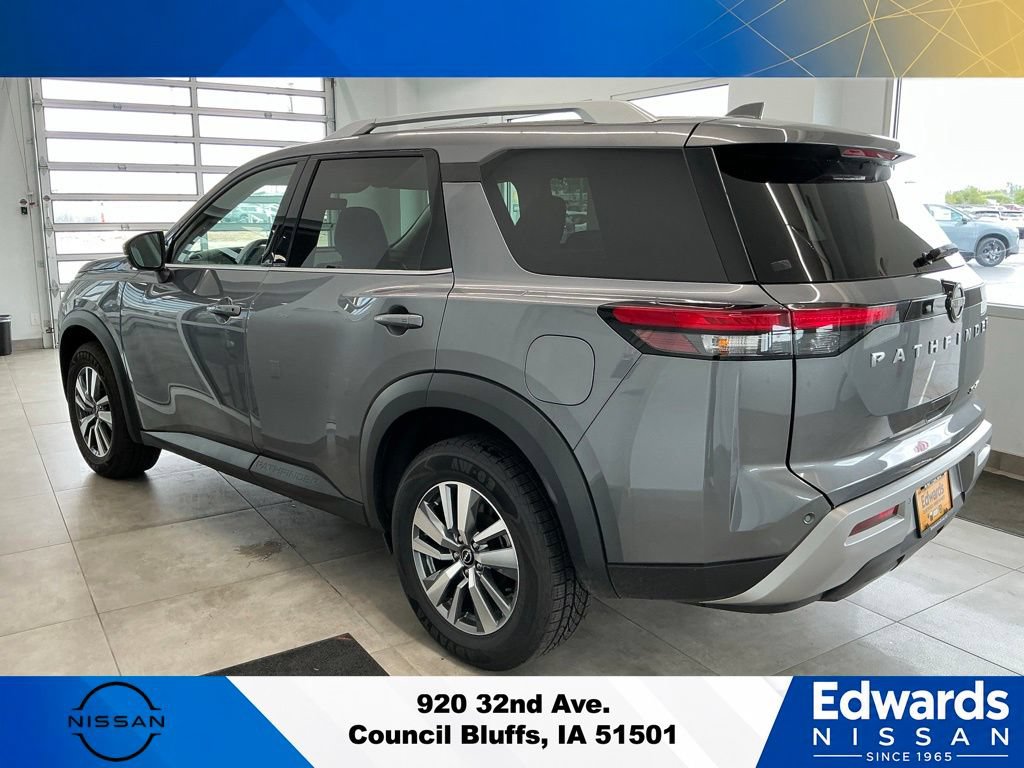 Used 2025 Nissan Pathfinder SL AWD/4WD image 5