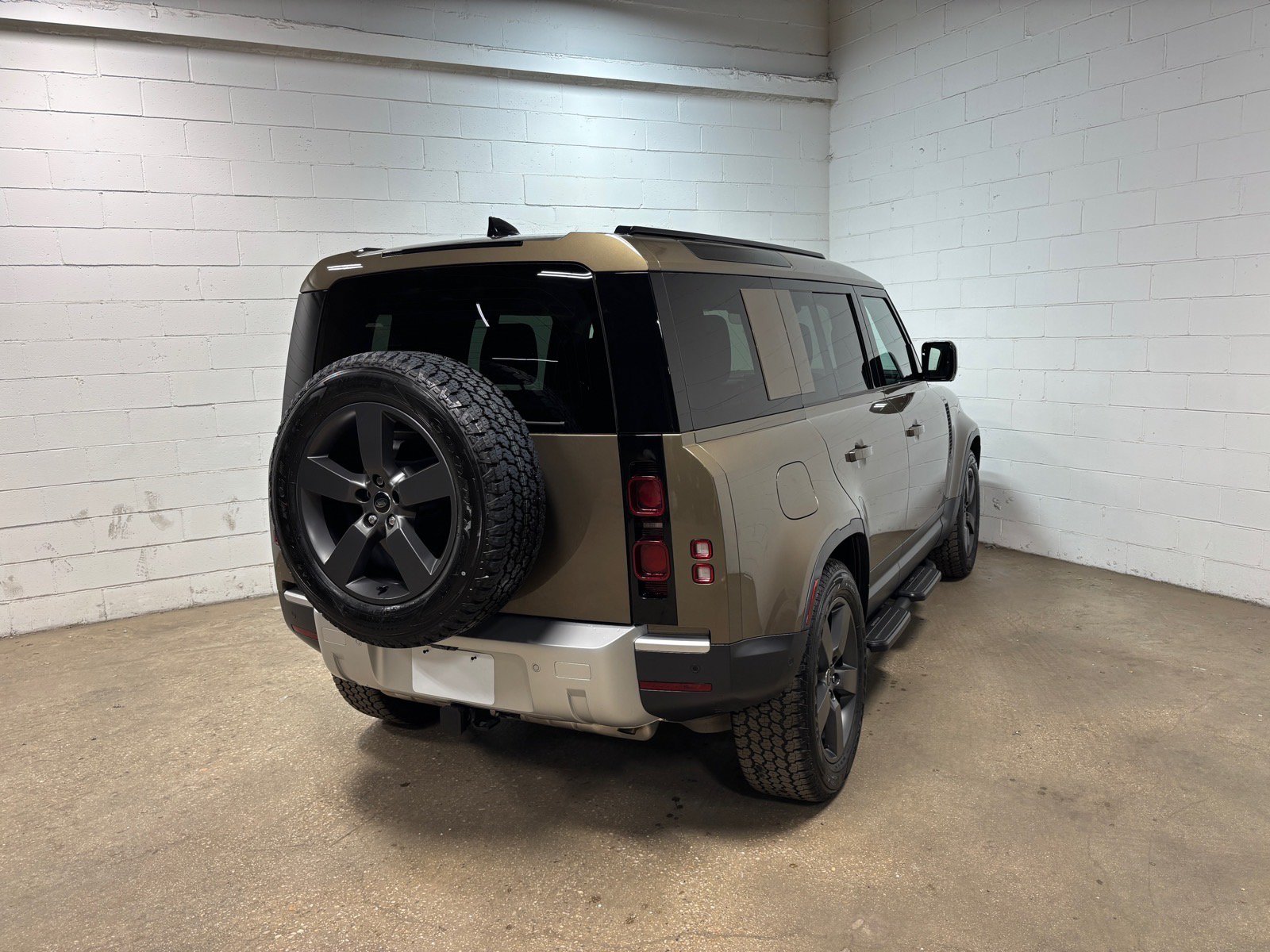 New 2025 Land Rover Defender 110 S AWD/4WD image 7