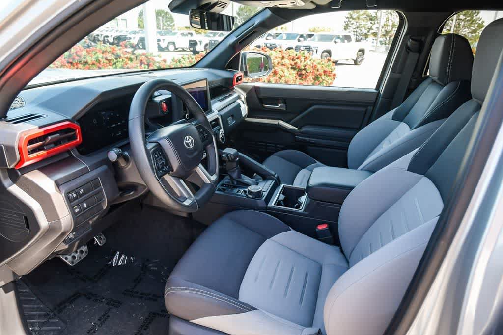 Used 2025 Toyota Tacoma TRD Sport AWD/4WD image 17