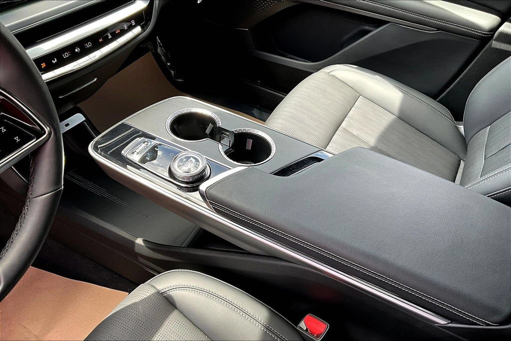 Certified 2024 Cadillac Lyriq Luxury AWD/4WD image 18