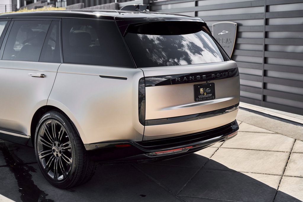 Used 2026 Land Rover Range Rover Long Wheelbase SE image 9