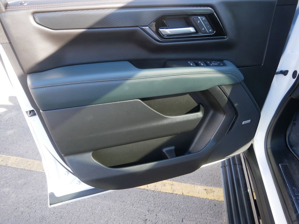 Certified 2025 GMC Yukon XL AT4 w/ AT4 Premium Package image 13