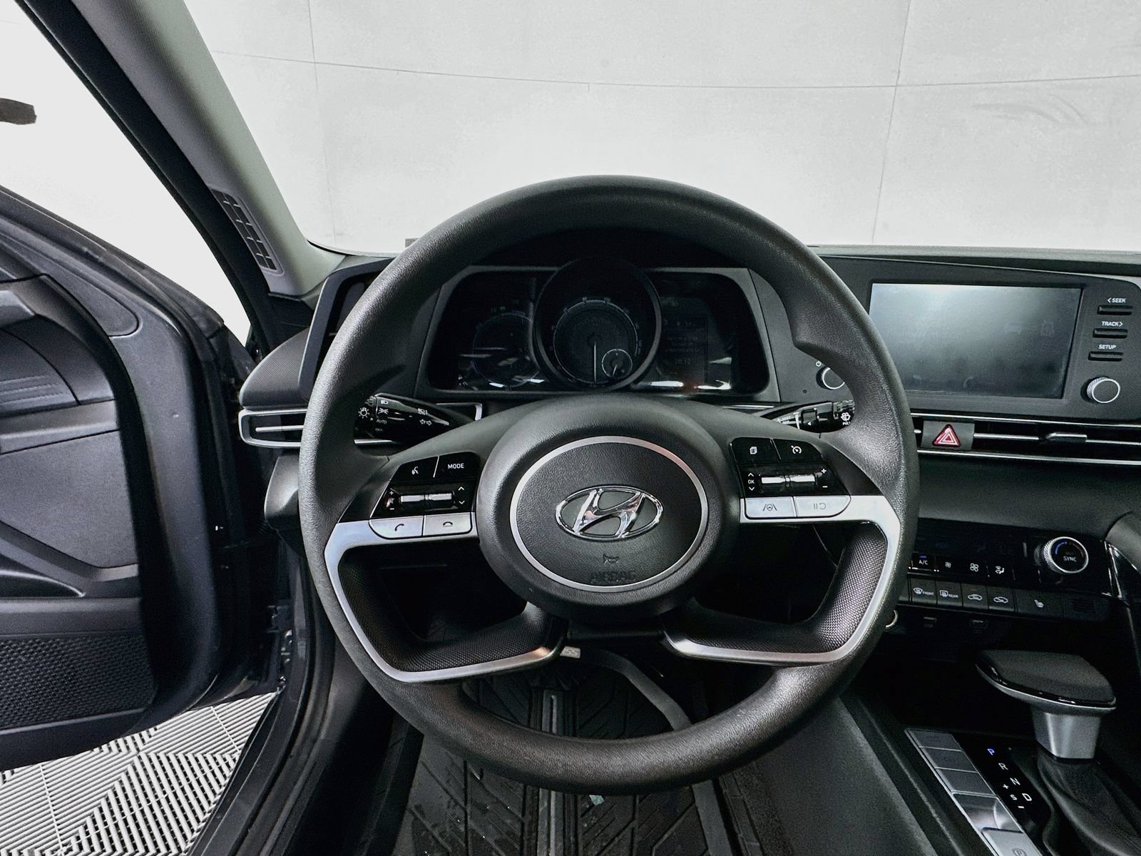 Used 2023 Hyundai Elantra Blue FWD image 11