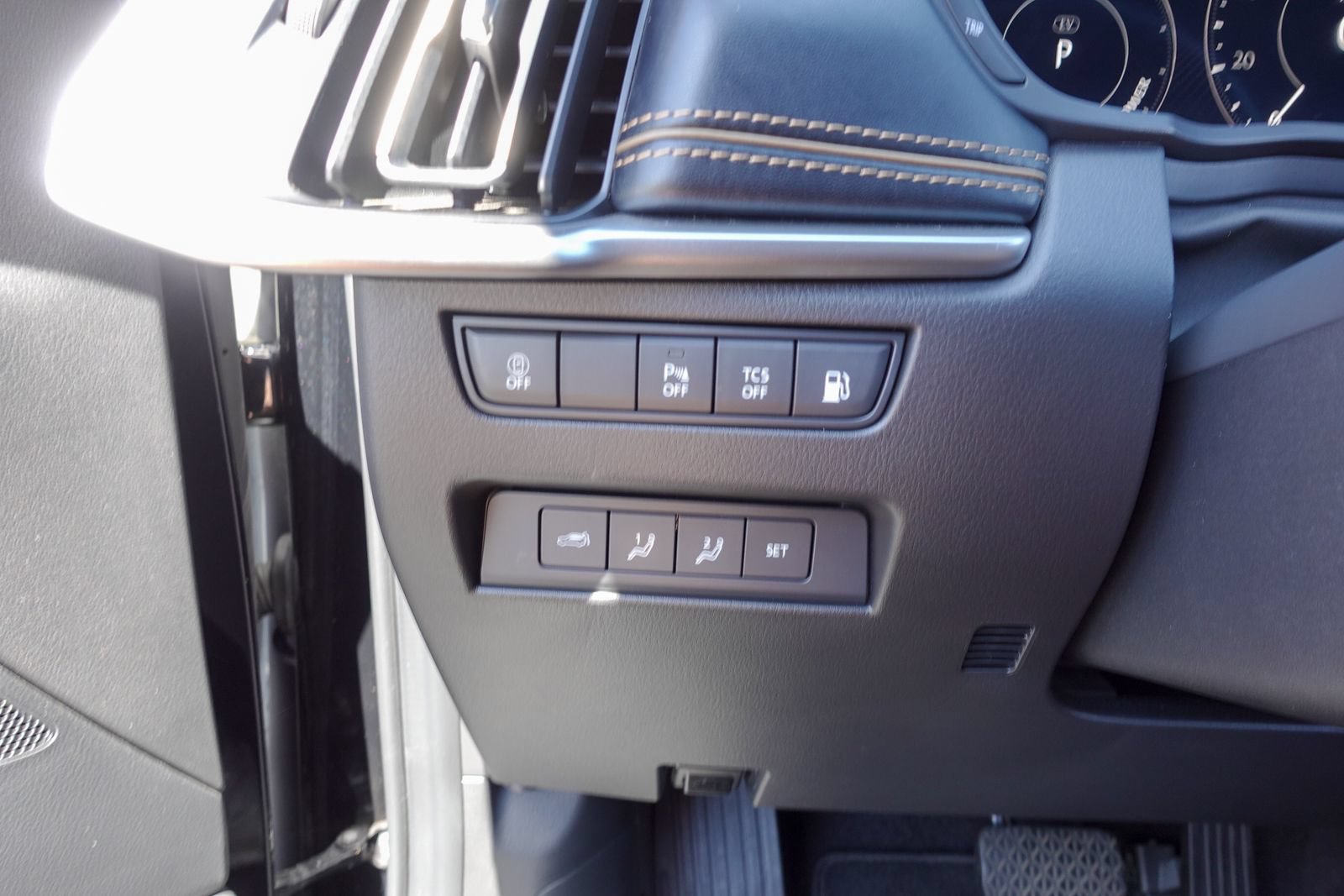 Used 2024 MAZDA CX-90 Plug-In Hybrid w/ Premium Plus AWD/4WD image 18