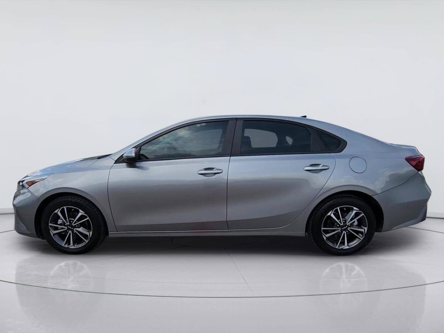Used 2023 Kia Forte LXS FWD image 5
