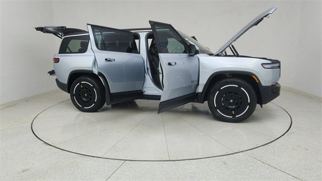 Used 2025 Rivian R1S Adventure image 73