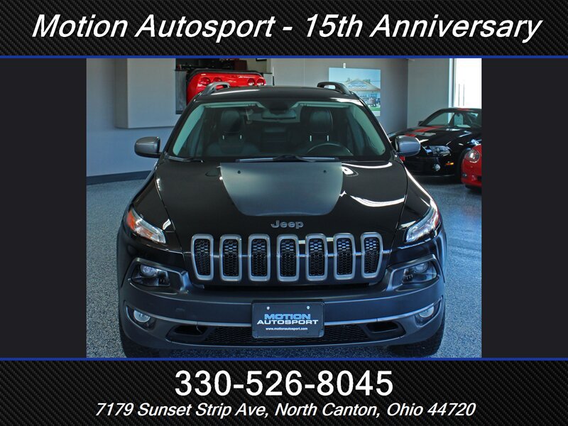 Used 2016 Jeep Cherokee Trailhawk AWD/4WD image 4