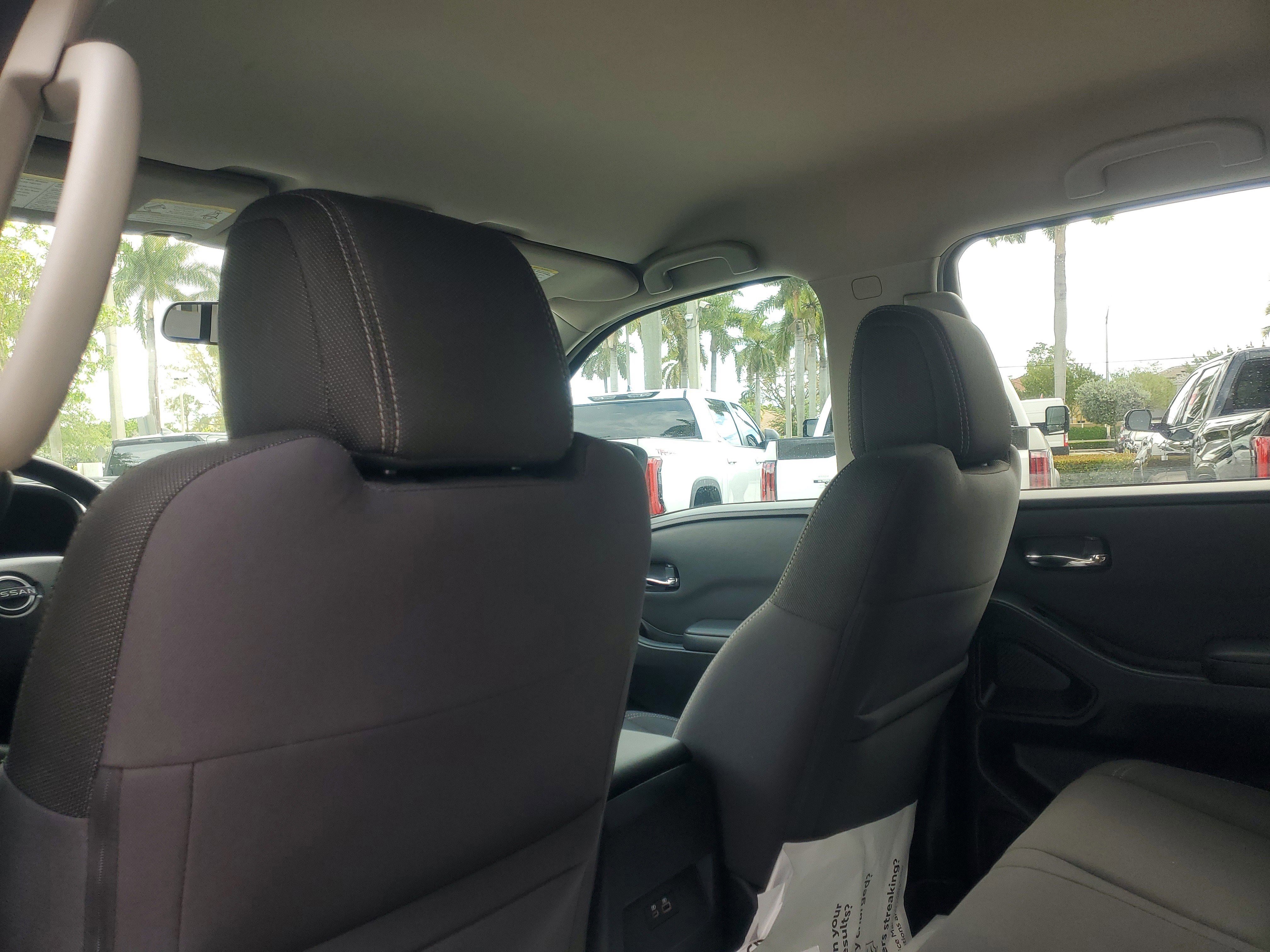 Used 2022 Nissan Frontier SV w/ Technology Package image 11