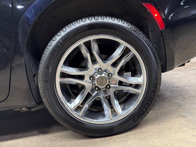 Used 2020 Chrysler Pacifica Touring-L FWD image 45