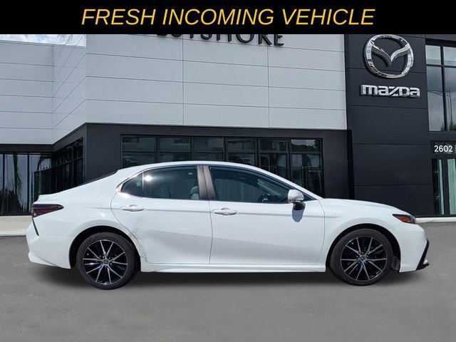 Used 2023 Toyota Camry SE FWD image 2