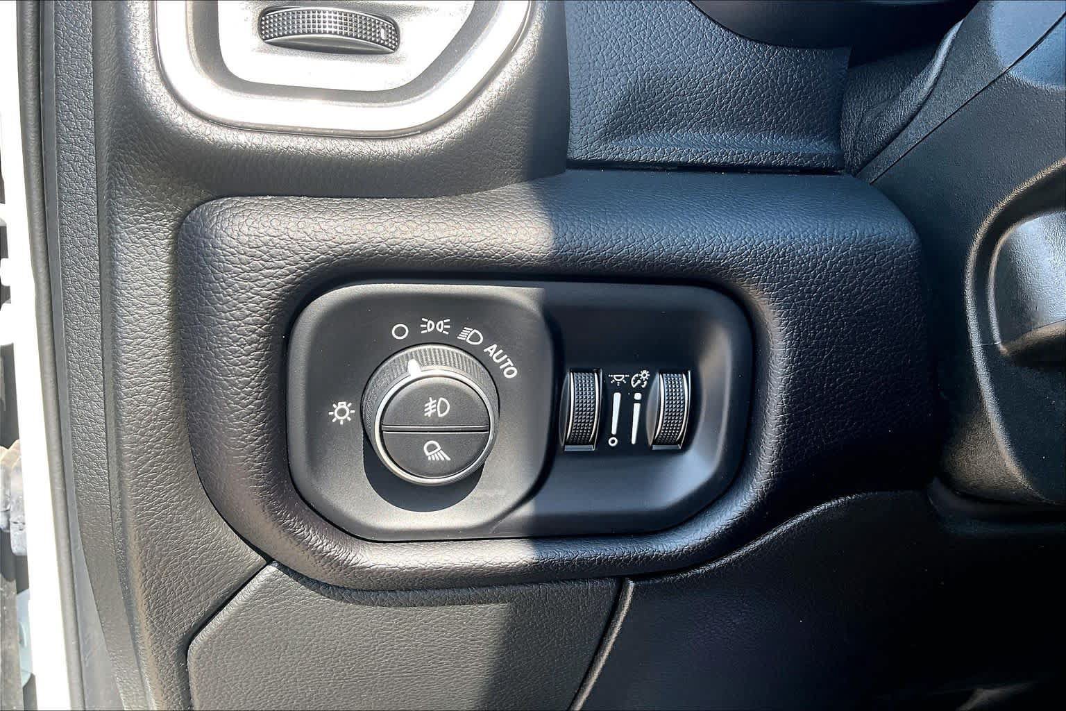 Used 2024 RAM 2500 Laramie w/ Night Edition AWD/4WD image 33