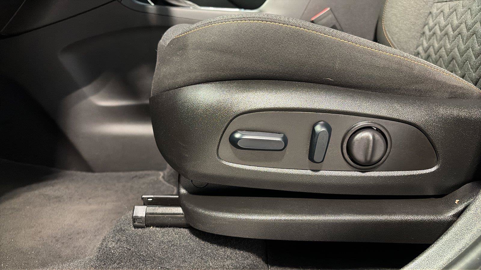 Used 2024 Chevrolet Equinox LT FWD image 21