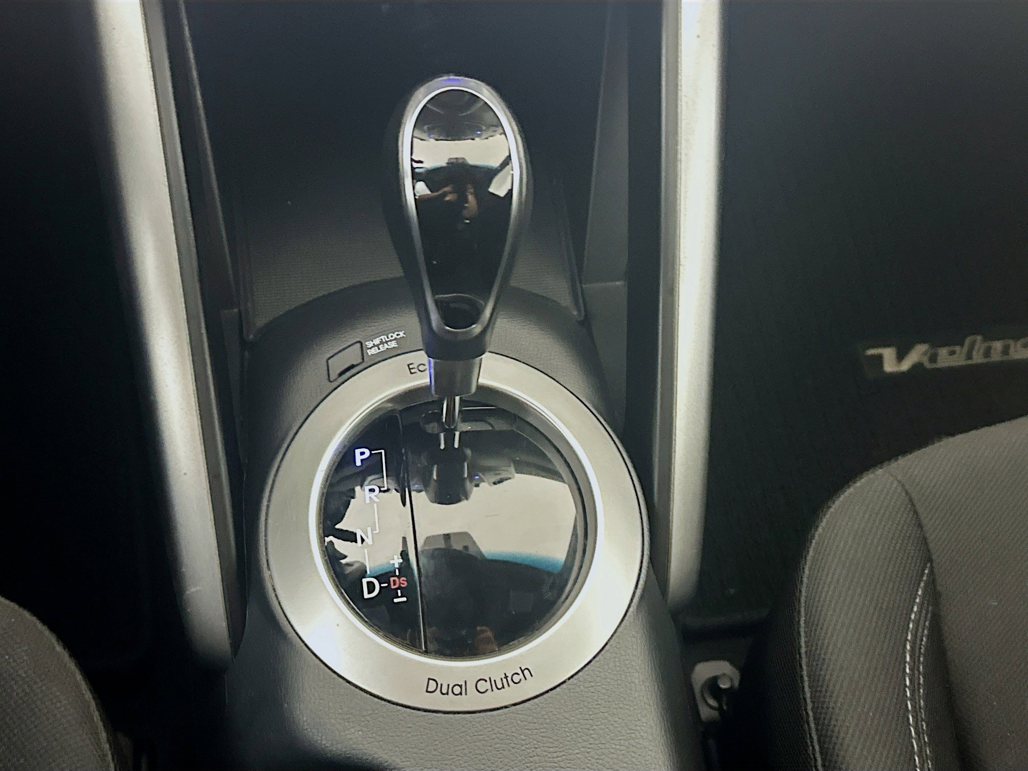 Used 2017 Hyundai Veloster Value Edition image 24