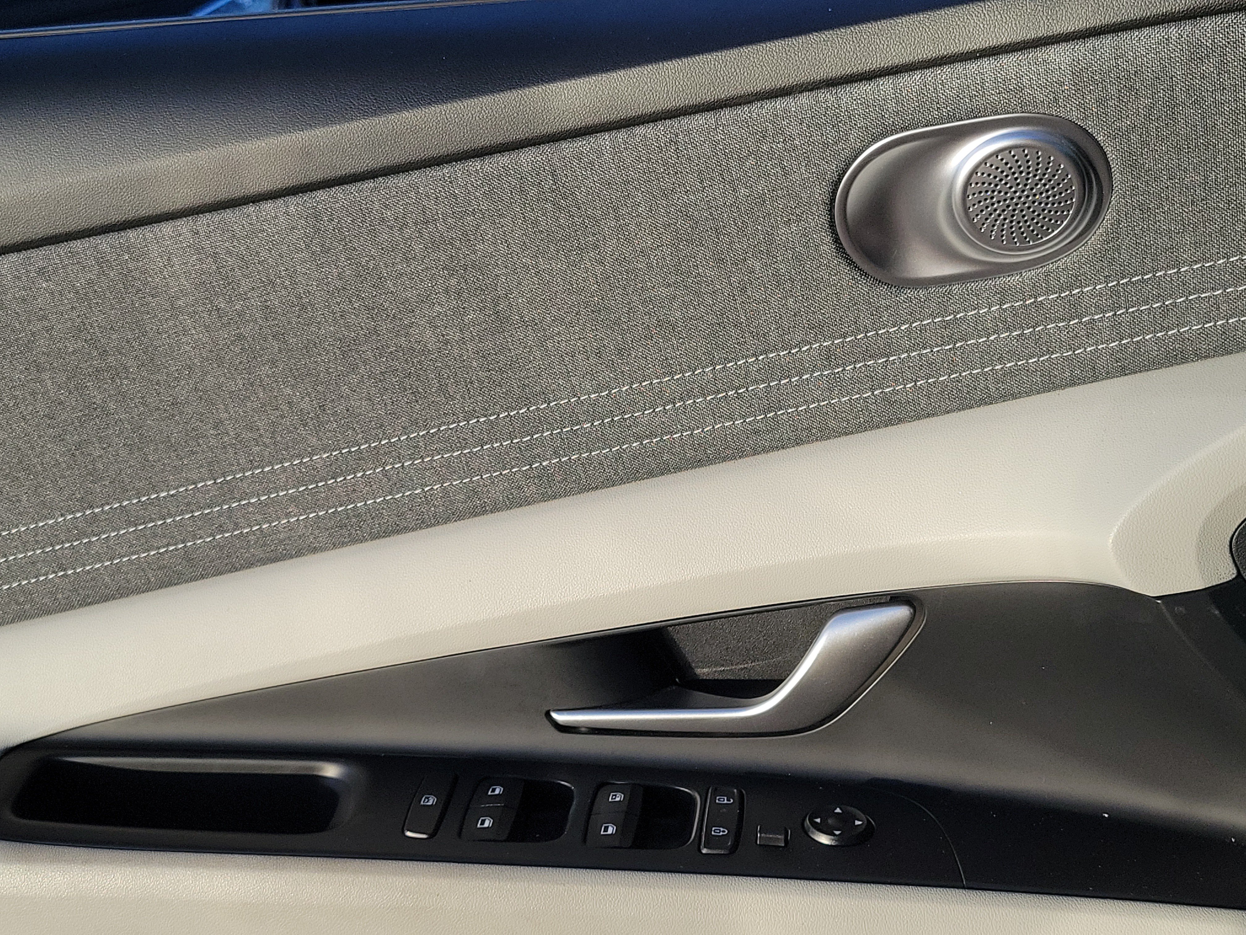 Certified 2025 Hyundai Elantra Limited FWD image 10