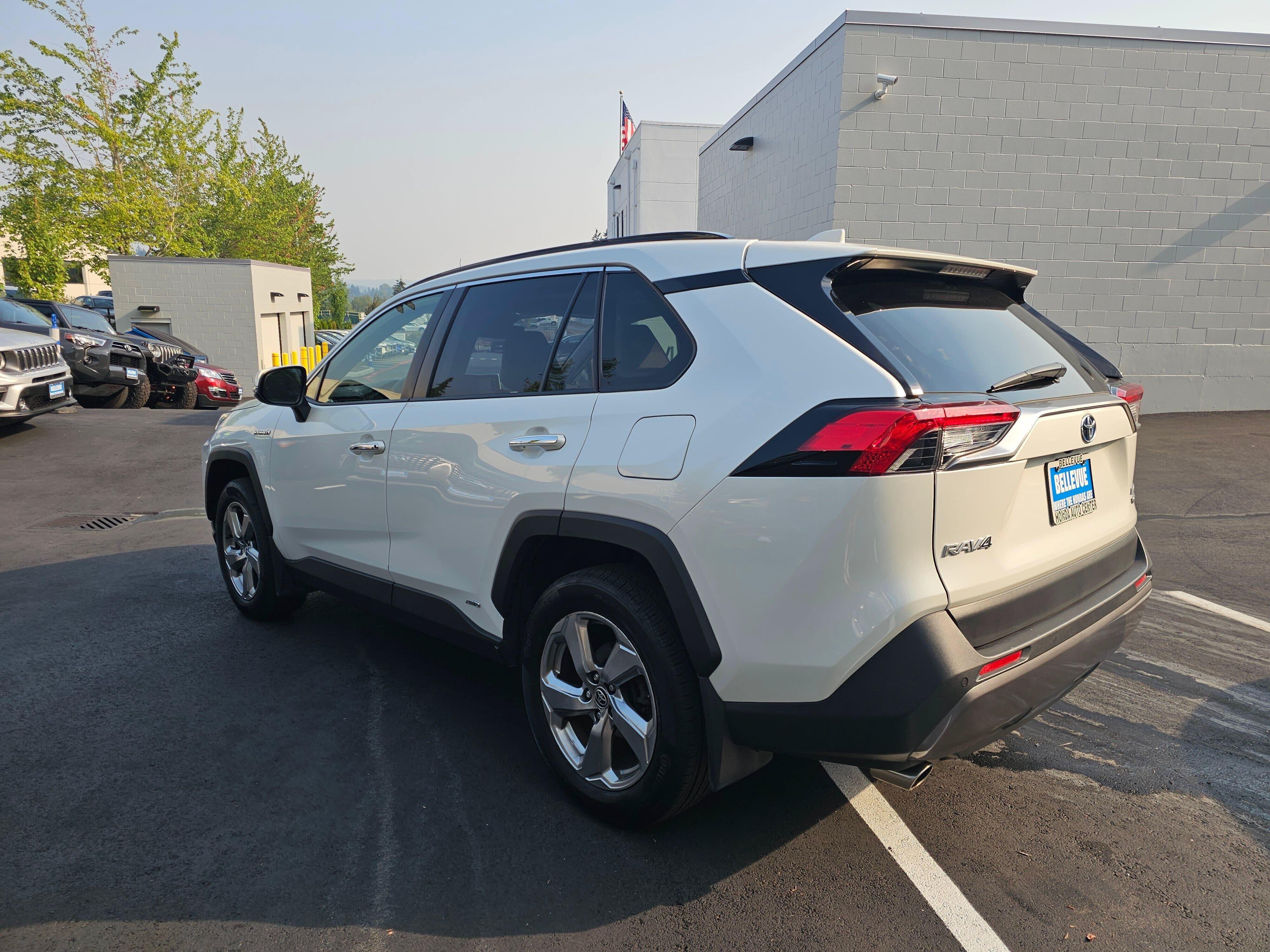 Used 2020 Toyota RAV4 Limited AWD/4WD image 5