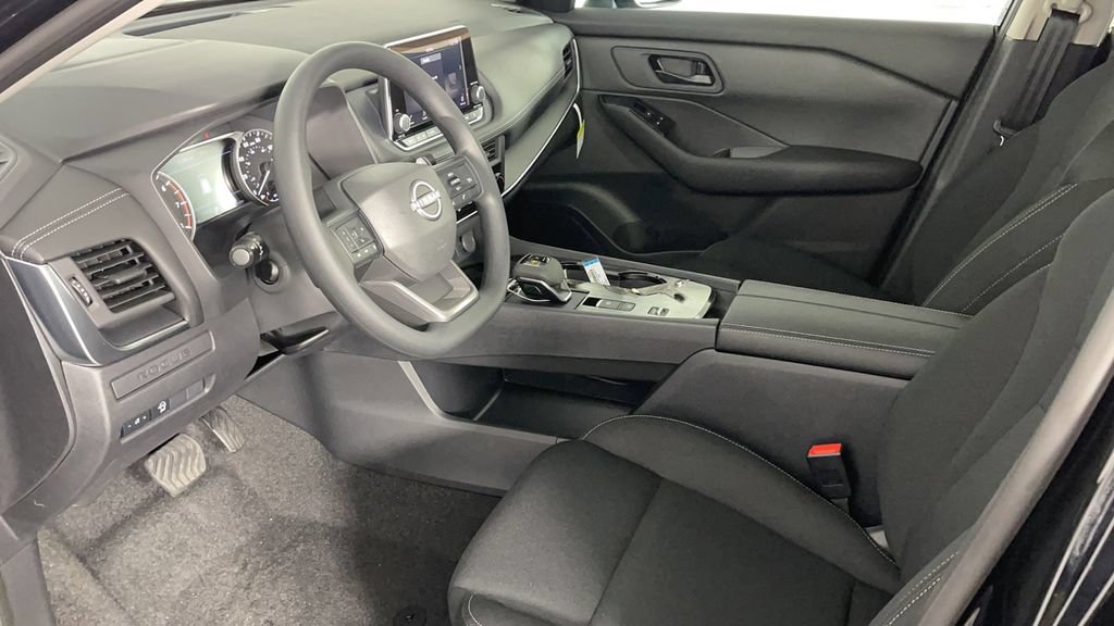 Used 2025 Nissan Rogue S FWD image 11