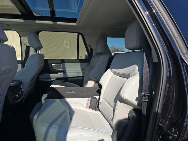 Used 2025 Ford Expedition Max Platinum w/ Driver's Package image 13