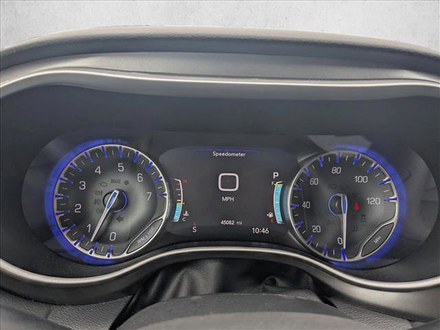 Used 2024 Chrysler Pacifica Touring-L FWD image 11