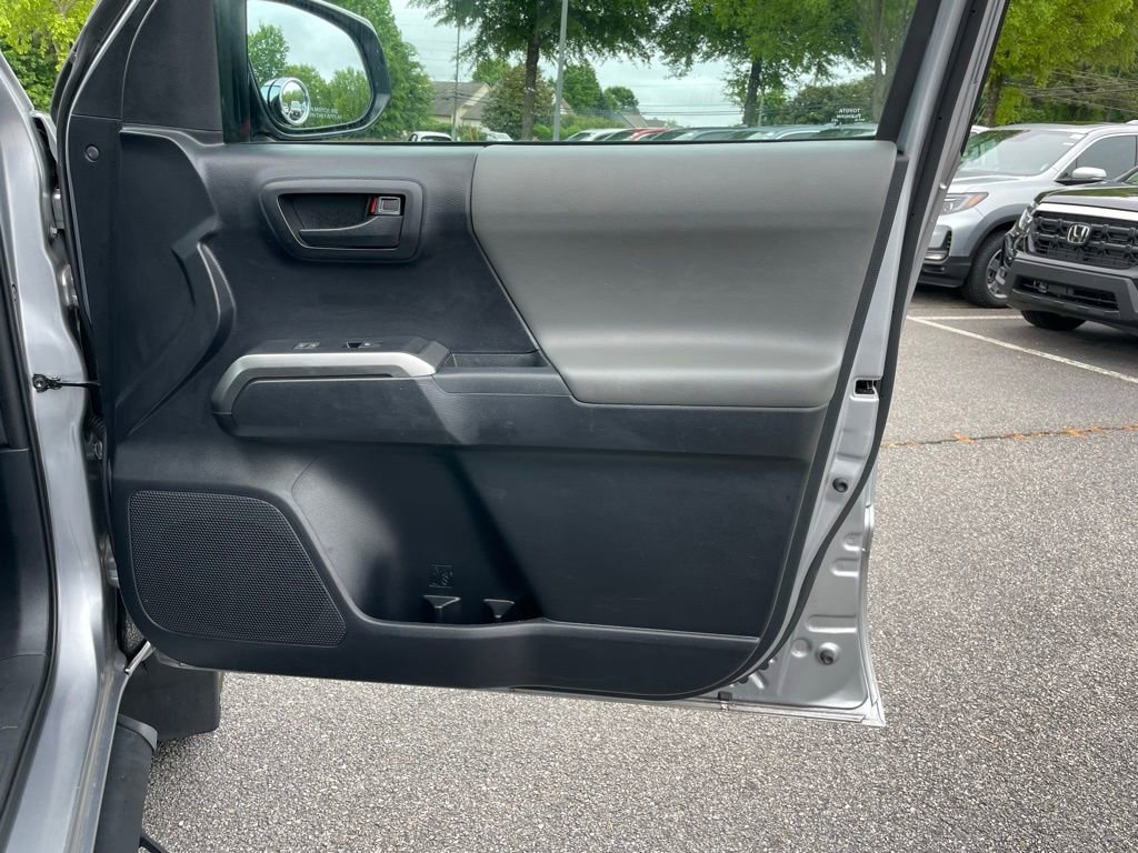 Used 2020 Toyota Tacoma SR5 RWD image 28