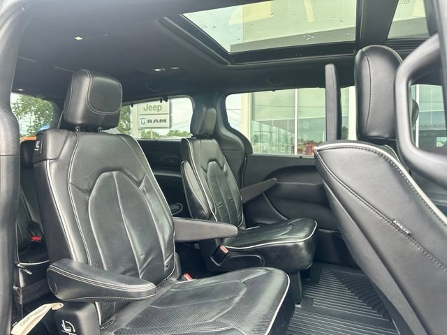 Used 2019 Chrysler Pacifica Limited w/ S Appearance Package FWD image 13