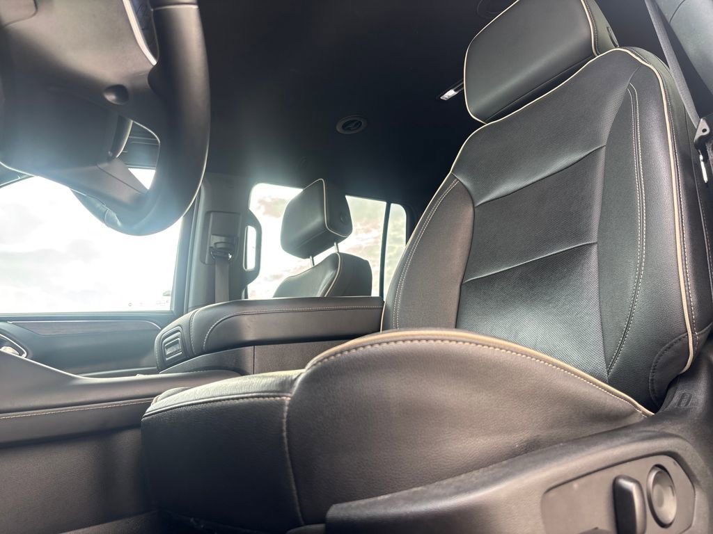 Used 2023 Chevrolet Suburban Premier image 10