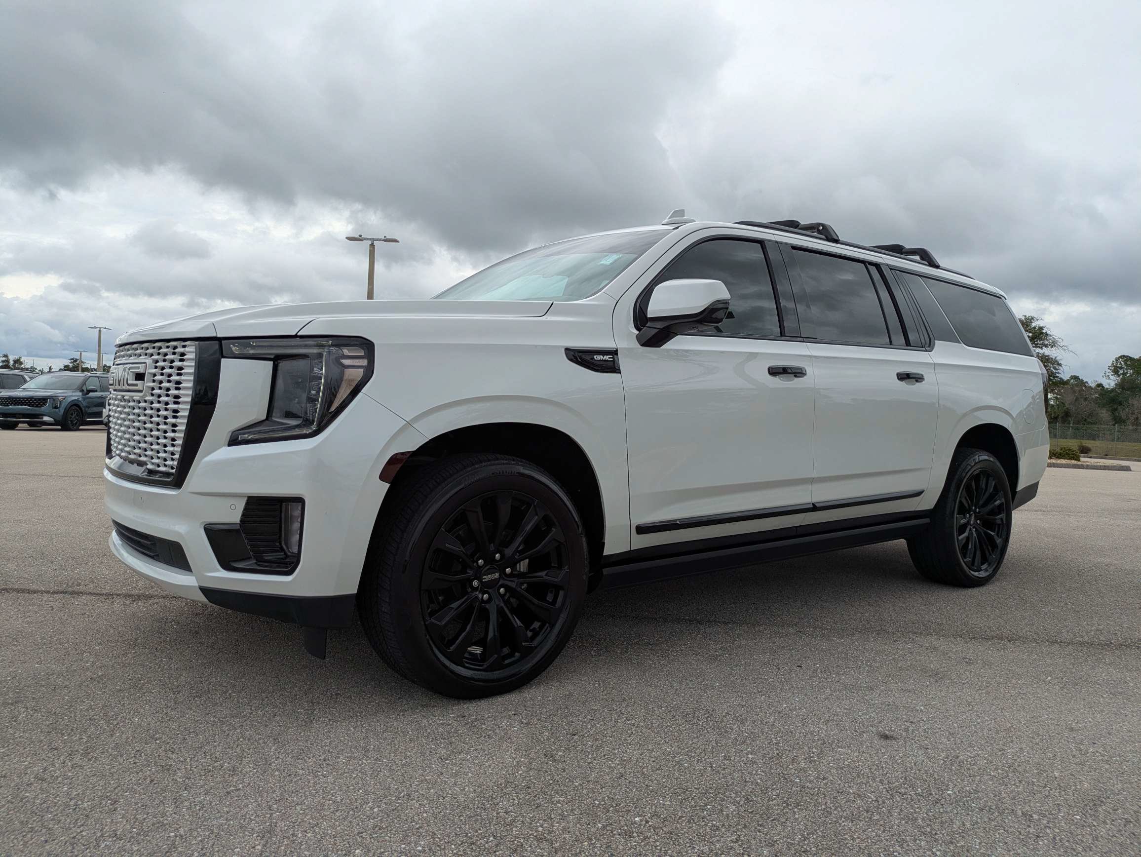Used 2022 GMC Yukon XL Denali AWD/4WD image 8