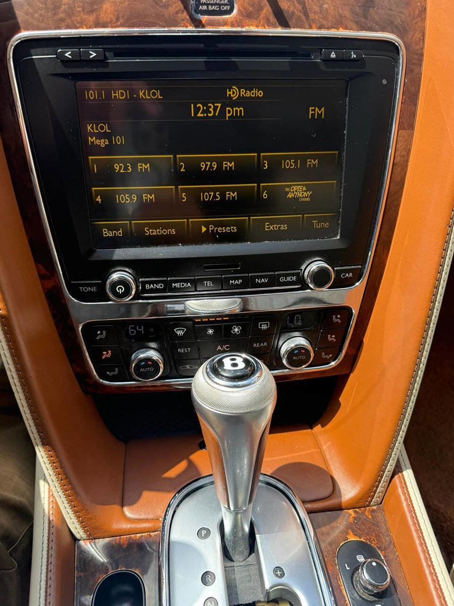 Used 2015 Bentley Flying Spur W12 image 23