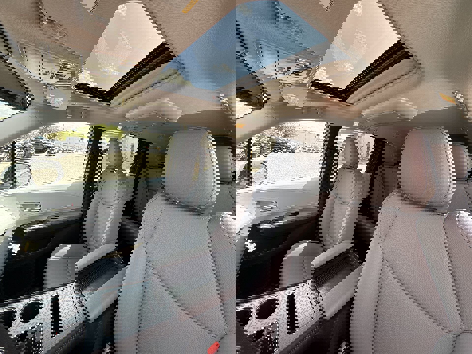 Used 2026 Toyota Sienna XLE image 16