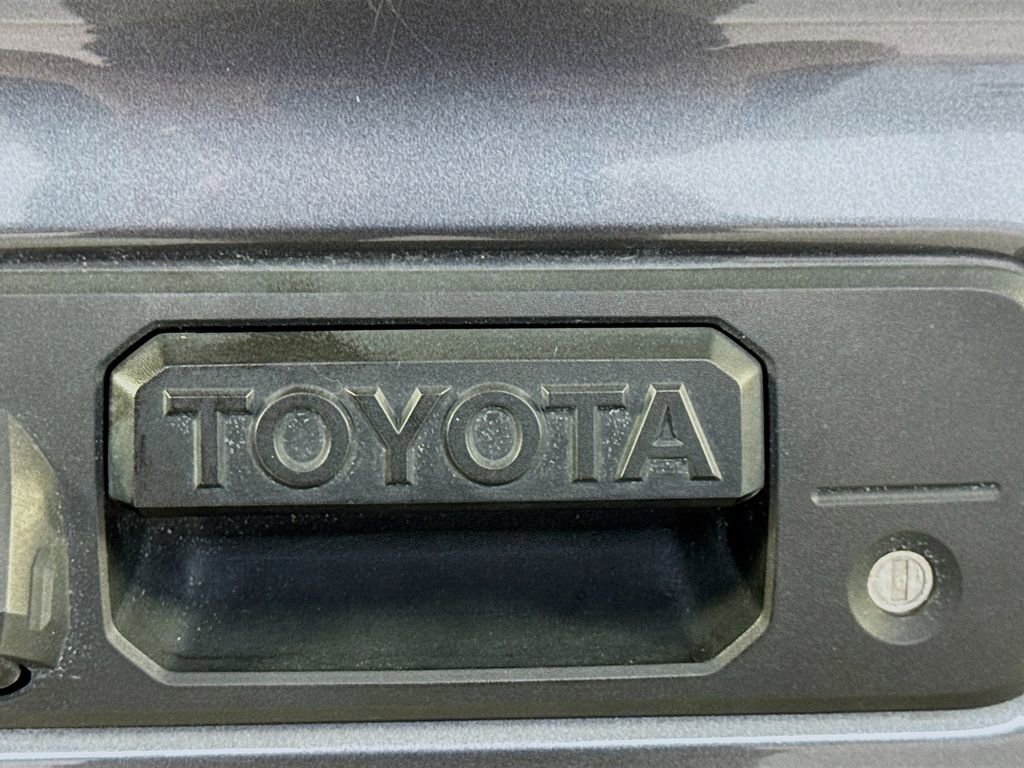 Used 2022 Toyota Tacoma SR5 RWD image 30
